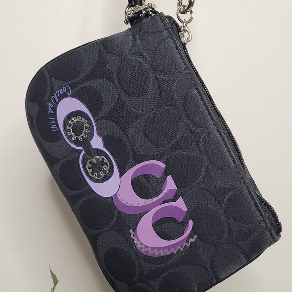 Coach Signature Corner Zip Wristlet With Black Jacquard Fabric Graphics - Picture 3 of 6